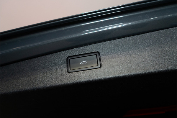 Volkswagen Tiguan 1.5 eHybrid R-Line Edition 272PK | NL AUTO | Pano | Trekhaak | 360 | IQ | Fabrieksgarantie