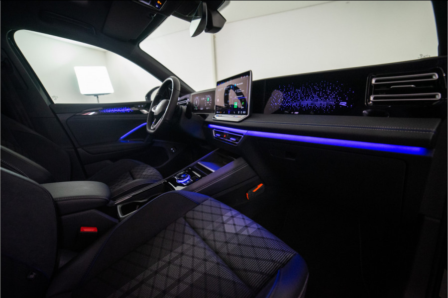 Volkswagen Tiguan 1.5 eHybrid R-Line Edition 272PK | NL AUTO | Pano | Trekhaak | 360 | IQ | Fabrieksgarantie