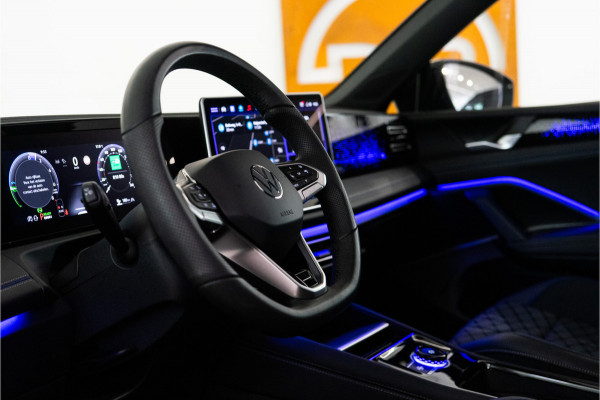 Volkswagen Tiguan 1.5 eHybrid R-Line Edition 272PK | NL AUTO | Pano | Trekhaak | 360 | IQ | Fabrieksgarantie