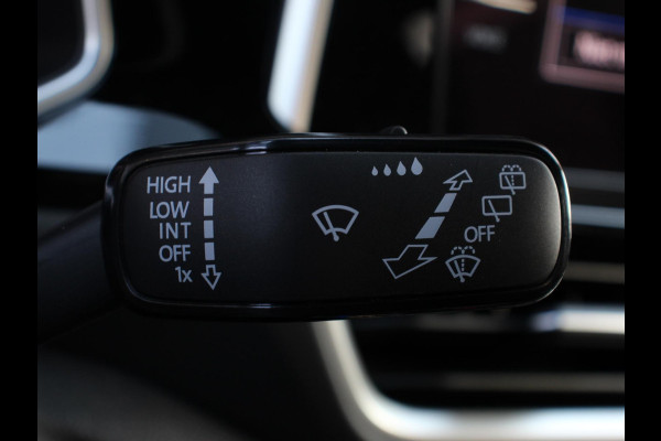 Volkswagen T-Roc 1.5 TSI DSG R-Line + IQ Drive pakket Automaat Navigatie Apple Carplay/Android Auto Climate control Lichtmetalen Velgen Extra Getint Glas LED