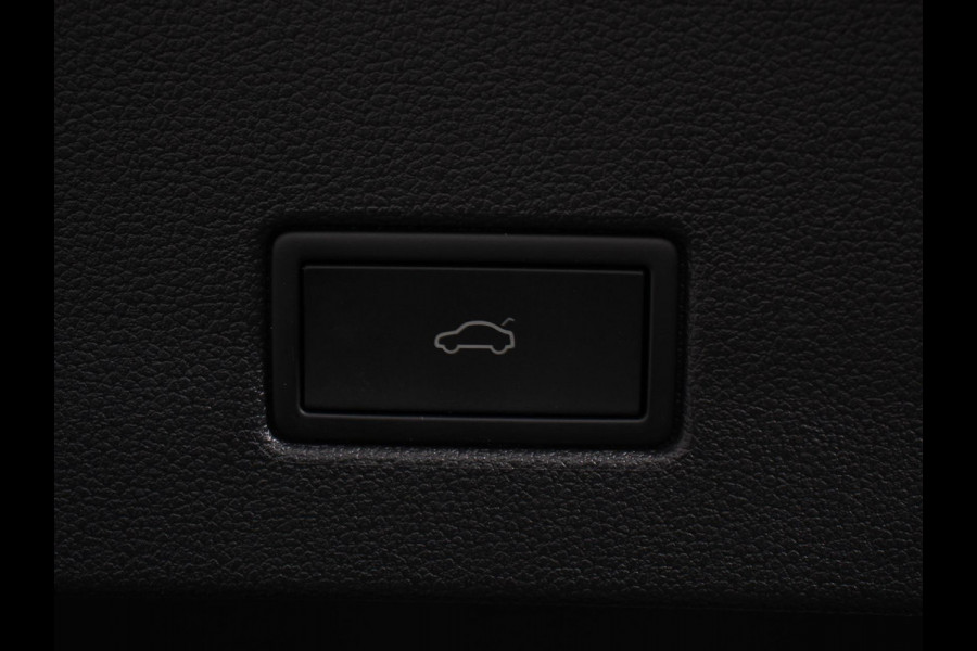 Volkswagen T-Roc 1.5 TSI DSG R-Line + IQ Drive pakket Automaat Navigatie Apple Carplay/Android Auto Climate control Lichtmetalen Velgen Extra Getint Glas LED