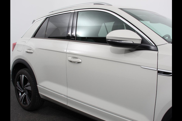 Volkswagen T-Roc 1.5 TSI DSG R-Line + IQ Drive pakket Automaat Camera Navigatie Apple Carplay/Android Auto Climate control Lichtmetalen Velgen Extra Getint Glas 18" Lichtmetalen Velgen