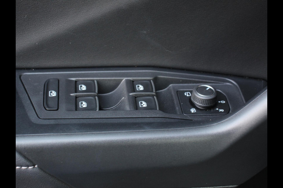 Volkswagen T-Roc 1.5 TSI DSG R-Line + IQ Drive pakket Automaat Camera Navigatie Apple Carplay/Android Auto Climate control Lichtmetalen Velgen Extra Getint Glas 18" Lichtmetalen Velgen