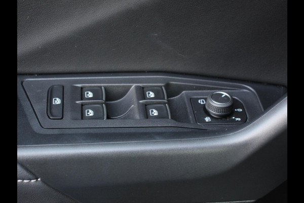 Volkswagen T-Roc 1.5 TSI DSG R-Line + IQ Drive pakket Automaat Camera Navigatie Apple Carplay/Android Auto Climate control Lichtmetalen Velgen Extra Getint Glas 18" Lichtmetalen Velgen