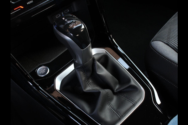 Volkswagen T-Roc 1.5 TSI DSG R-Line + IQ Drive pakket Automaat Camera Navigatie Apple Carplay/Android Auto Climate control Lichtmetalen Velgen Extra Getint Glas 18" Lichtmetalen Velgen