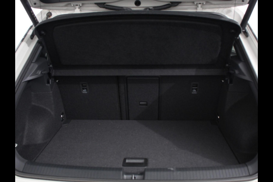 Volkswagen T-Roc 1.5 TSI DSG R-Line + IQ Drive pakket Automaat Camera Navigatie Apple Carplay/Android Auto Climate control Lichtmetalen Velgen Extra Getint Glas 18" Lichtmetalen Velgen