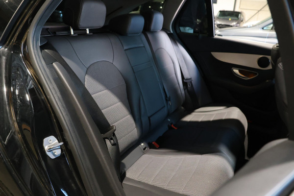 Mercedes-Benz C-Klasse Estate 180 Avantgarde | Inc BTW | Head-Up | Stoelverwarming | CarPlay | Lederen bekleding | 19'' AMG velgen | Cruise control | F1 Flippers | Nieuwe APK | Dealer onderhouden | Facelift model