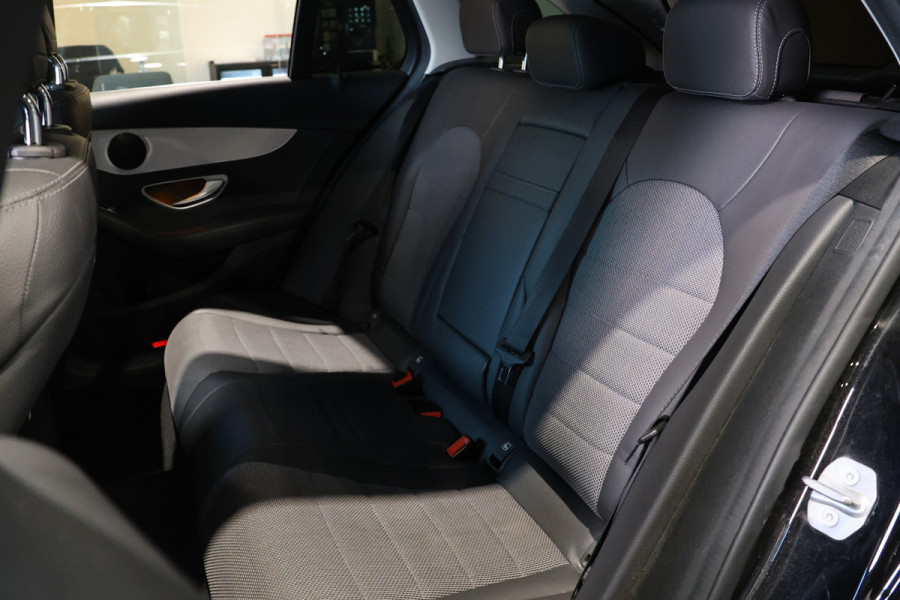 Mercedes-Benz C-Klasse Estate 180 Avantgarde | Inc BTW | Head-Up | Stoelverwarming | CarPlay | Lederen bekleding | 19'' AMG velgen | Cruise control | F1 Flippers | Nieuwe APK | Dealer onderhouden | Facelift model