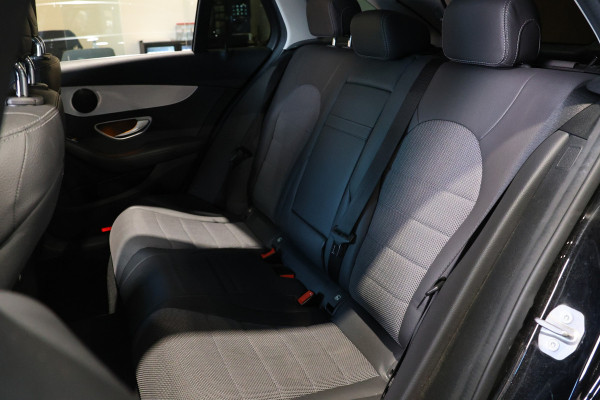 Mercedes-Benz C-Klasse Estate 180 Avantgarde | Inc BTW | Head-Up | Stoelverwarming | CarPlay | Lederen bekleding | 19'' AMG velgen | Cruise control | F1 Flippers | Nieuwe APK | Dealer onderhouden | Facelift model