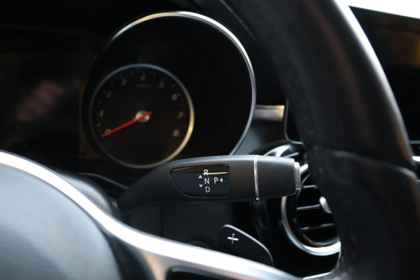 Mercedes-Benz C-Klasse Estate 180 Avantgarde | Inc BTW | Head-Up | Stoelverwarming | CarPlay | Lederen bekleding | 19'' AMG velgen | Cruise control | F1 Flippers | Nieuwe APK | Dealer onderhouden | Facelift model