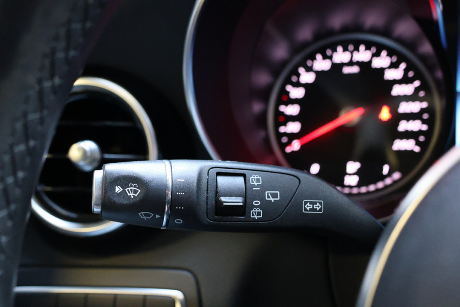 Mercedes-Benz C-Klasse Estate 180 Avantgarde | Inc BTW | Head-Up | Stoelverwarming | CarPlay | Lederen bekleding | 19'' AMG velgen | Cruise control | F1 Flippers | Nieuwe APK | Dealer onderhouden | Facelift model