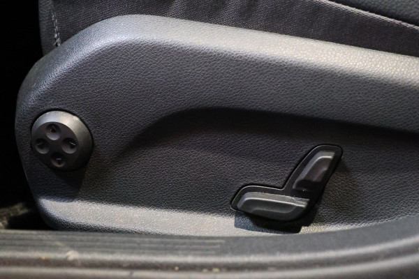 Mercedes-Benz C-Klasse Estate 180 Avantgarde | Inc BTW | Head-Up | Stoelverwarming | CarPlay | Lederen bekleding | 19'' AMG velgen | Cruise control | F1 Flippers | Nieuwe APK | Dealer onderhouden | Facelift model