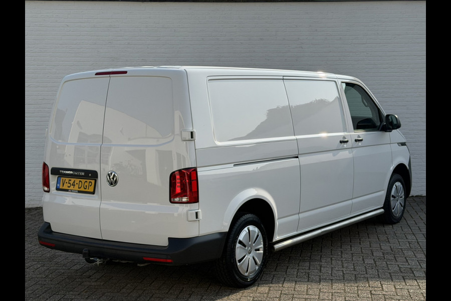 Volkswagen Transporter 2.0 TDI L2H1 Trekhaak Pdc V+A Carplay Navigatie Cruise Airco
