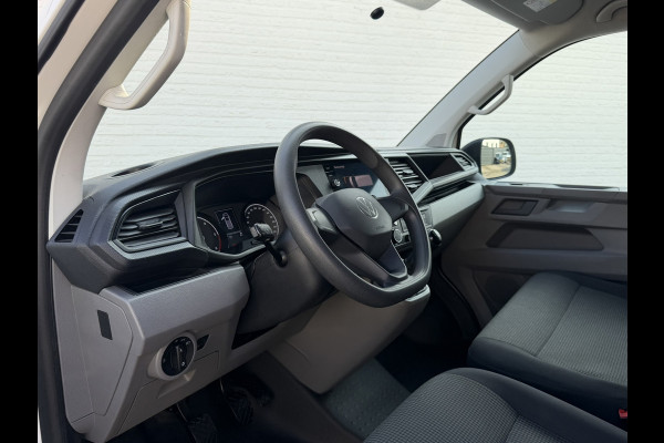 Volkswagen Transporter 2.0 TDI L2H1 Trekhaak Pdc V+A Carplay Navigatie Cruise Airco