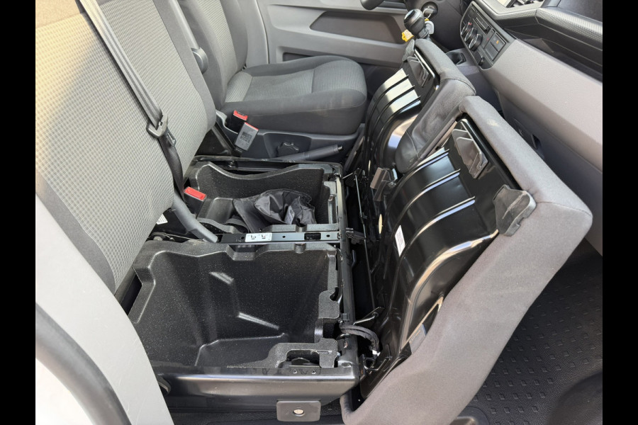 Volkswagen Transporter 2.0 TDI L2H1 Trekhaak Pdc V+A Carplay Navigatie Cruise Airco