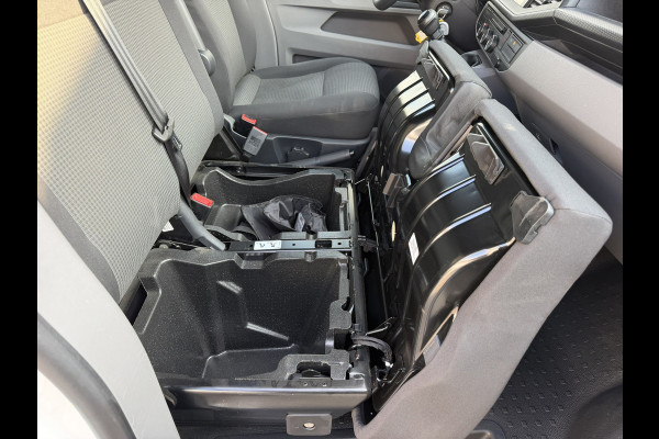Volkswagen Transporter 2.0 TDI L2H1 Trekhaak Pdc V+A Carplay Navigatie Cruise Airco
