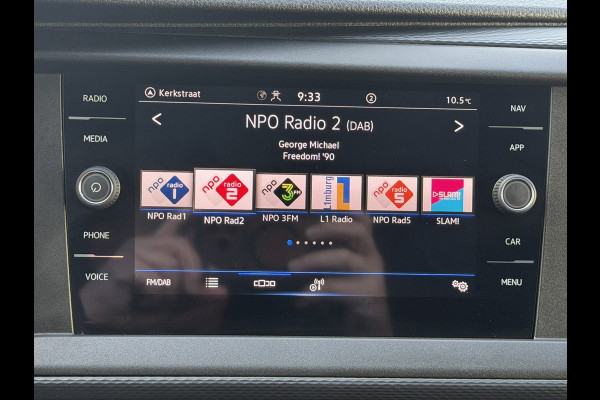Volkswagen Transporter 2.0 TDI L2H1 Trekhaak Pdc V+A Carplay Navigatie Cruise Airco