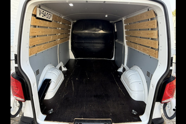 Volkswagen Transporter 2.0 TDI L2H1 Trekhaak Pdc V+A Carplay Navigatie Cruise Airco
