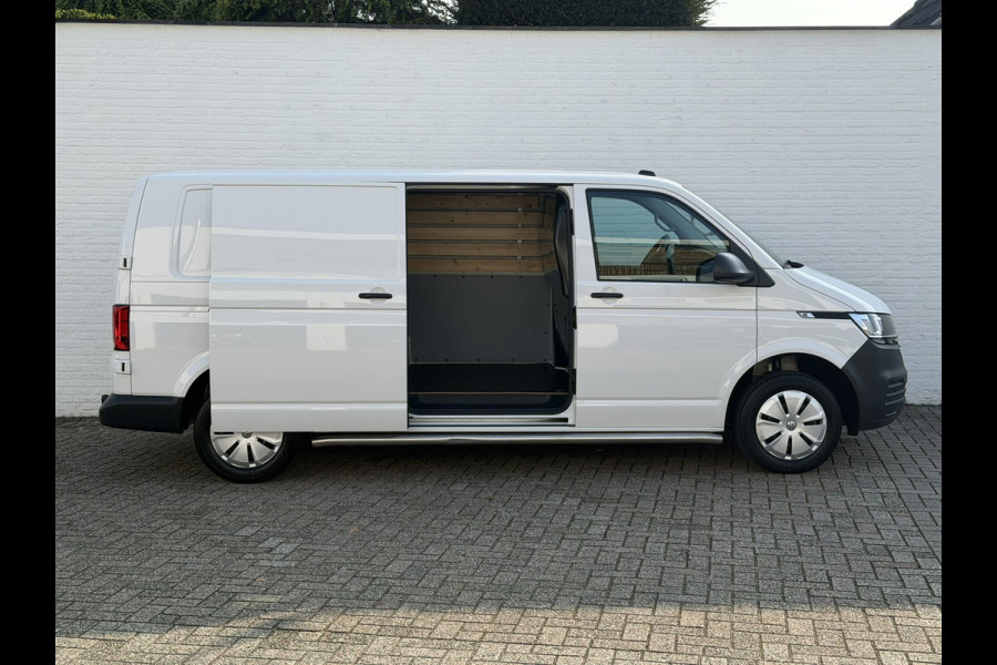 Volkswagen Transporter 2.0 TDI L2H1 Trekhaak Pdc V+A Carplay Navigatie Cruise Airco