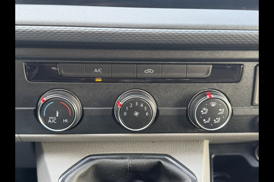 Volkswagen Transporter 2.0 TDI L2H1 Trekhaak Pdc V+A Carplay Navigatie Cruise Airco