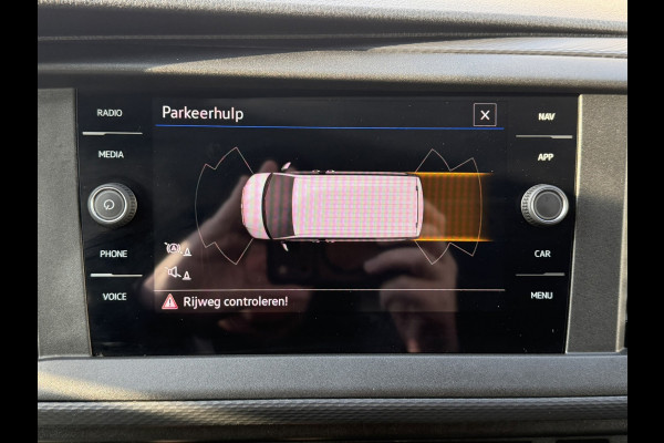 Volkswagen Transporter 2.0 TDI L2H1 Trekhaak Pdc V+A Carplay Navigatie Cruise Airco