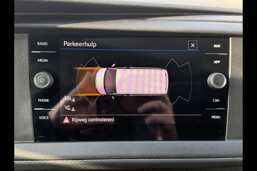 Volkswagen Transporter 2.0 TDI L2H1 Trekhaak Pdc V+A Carplay Navigatie Cruise Airco