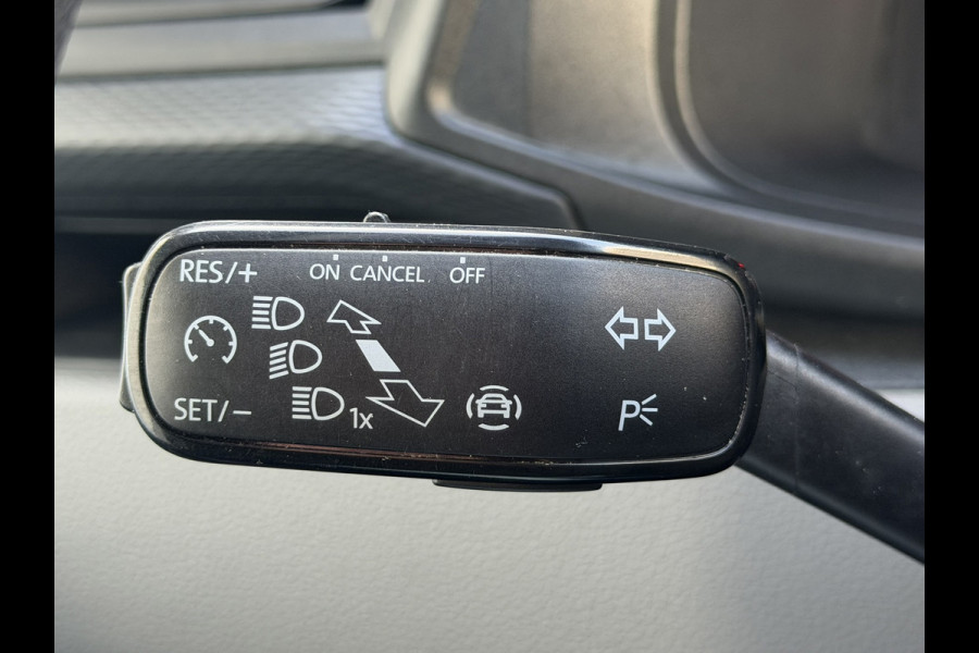 Volkswagen Transporter 2.0 TDI L2H1 Trekhaak Pdc V+A Carplay Navigatie Cruise Airco