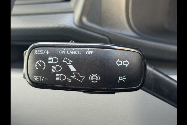 Volkswagen Transporter 2.0 TDI L2H1 Trekhaak Pdc V+A Carplay Navigatie Cruise Airco