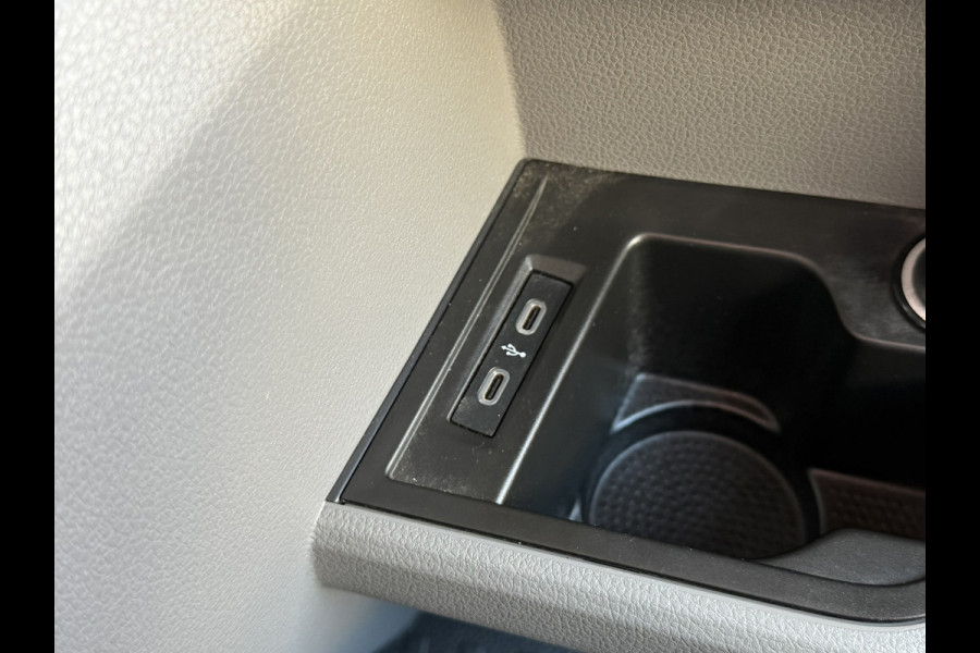Volkswagen Transporter 2.0 TDI L2H1 Trekhaak Pdc V+A Carplay Navigatie Cruise Airco