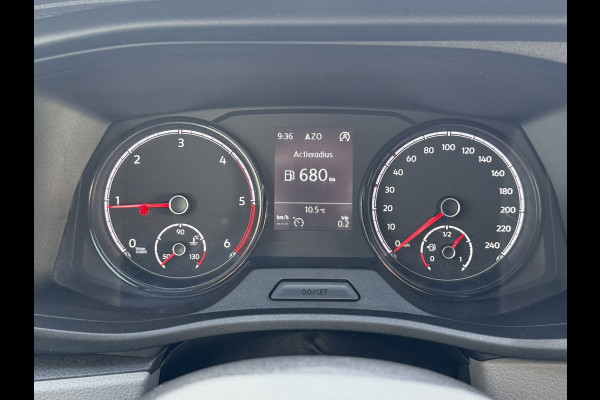 Volkswagen Transporter 2.0 TDI L2H1 Trekhaak Pdc V+A Carplay Navigatie Cruise Airco