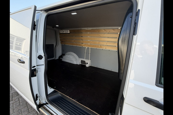 Volkswagen Transporter 2.0 TDI L2H1 Trekhaak Pdc V+A Carplay Navigatie Cruise Airco