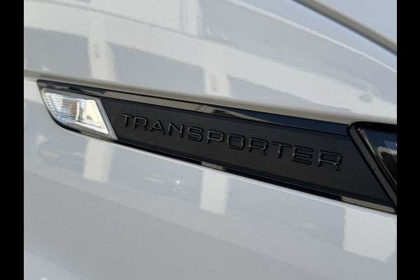 Volkswagen Transporter 2.0 TDI L2H1 Trekhaak Pdc V+A Carplay Navigatie Cruise Airco