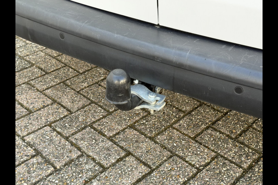 Volkswagen Transporter 2.0 TDI L2H1 Trekhaak Pdc V+A Carplay Navigatie Cruise Airco