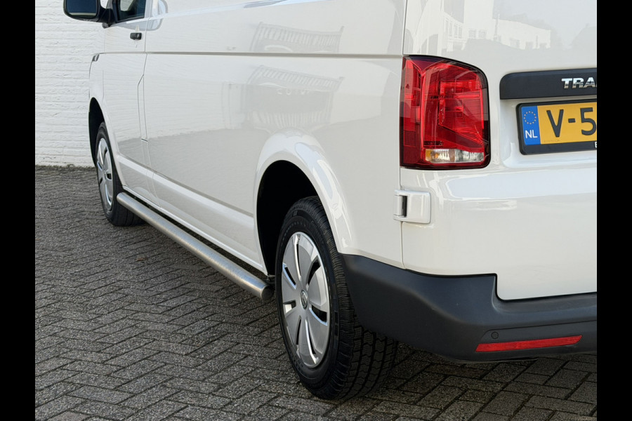 Volkswagen Transporter 2.0 TDI L2H1 Trekhaak Pdc V+A Carplay Navigatie Cruise Airco