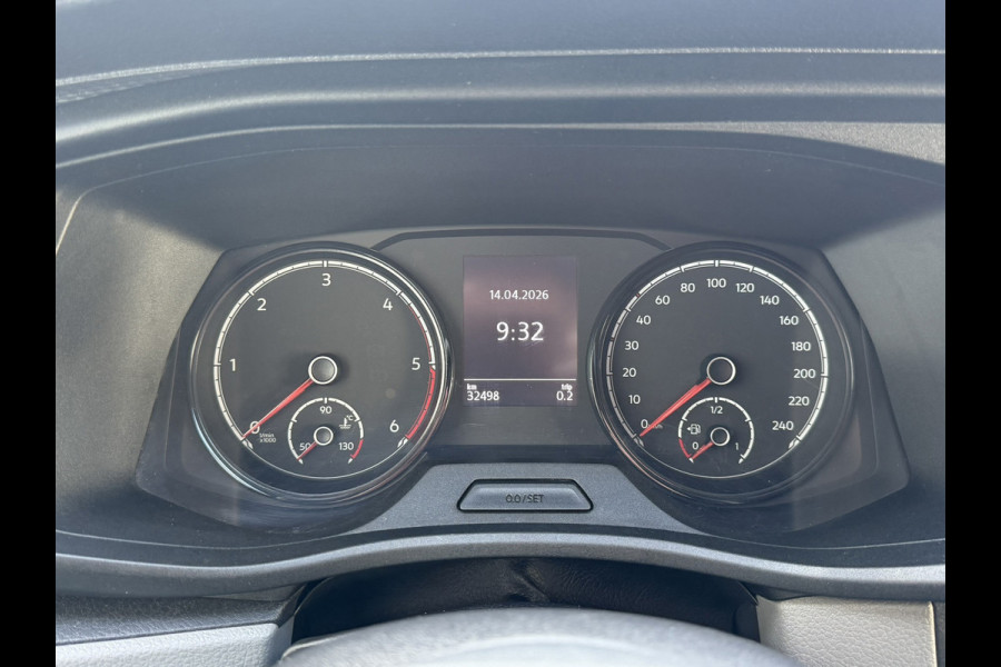 Volkswagen Transporter 2.0 TDI L2H1 Trekhaak Pdc V+A Carplay Navigatie Cruise Airco