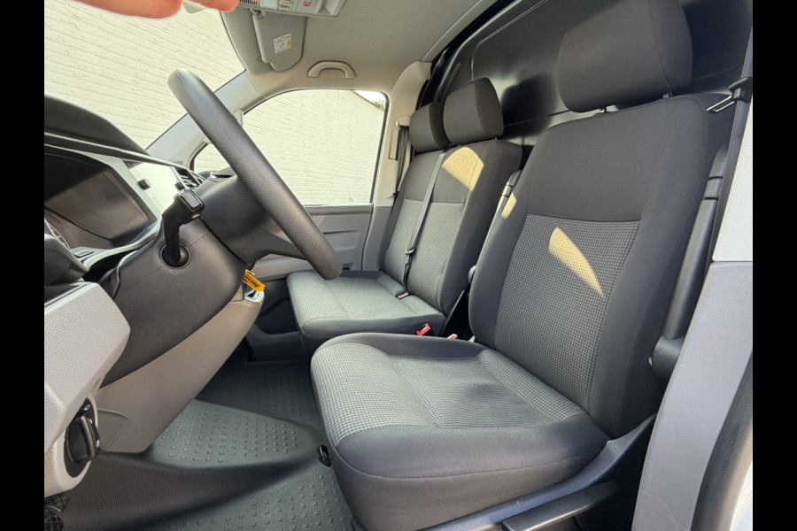 Volkswagen Transporter 2.0 TDI L2H1 Trekhaak Pdc V+A Carplay Navigatie Cruise Airco