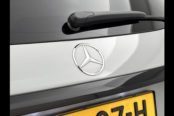 Mercedes-Benz GLC 300 e 4MATIC AMG Plug-In Hybride AMG Line | Night Pakket | Digital Licht | Trekhaak | Distronic | Memory Voorstoelen | Stoel en Stuurverwarming. Inclusief 24 maanden Mercedes-Benz Certified garantie voor Europa.