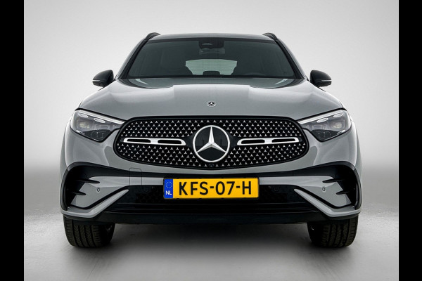 Mercedes-Benz GLC 300 e 4MATIC AMG Plug-In Hybride AMG Line | Night Pakket | Digital Licht | Trekhaak | Distronic | Memory Voorstoelen | Stoel en Stuurverwarming. Inclusief 24 maanden Mercedes-Benz Certified garantie voor Europa.