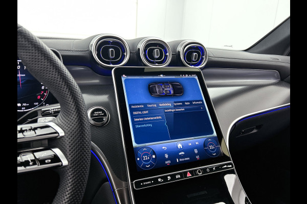 Mercedes-Benz GLC 300 e 4MATIC AMG Plug-In Hybride AMG Line | Night Pakket | Digital Licht | Trekhaak | Distronic | Memory Voorstoelen | Stoel en Stuurverwarming. Inclusief 24 maanden Mercedes-Benz Certified garantie voor Europa.