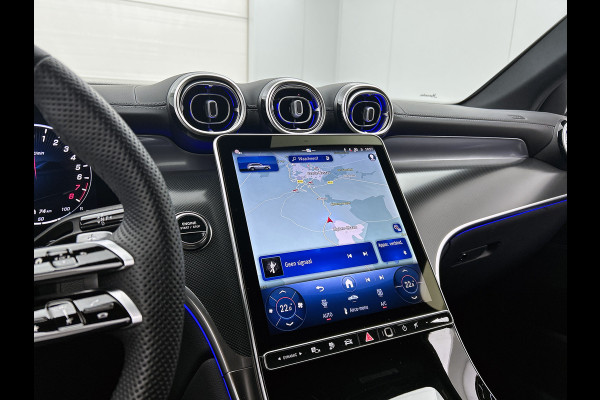 Mercedes-Benz GLC 300 e 4MATIC AMG Plug-In Hybride AMG Line | Night Pakket | Digital Licht | Trekhaak | Distronic | Memory Voorstoelen | Stoel en Stuurverwarming. Inclusief 24 maanden Mercedes-Benz Certified garantie voor Europa.