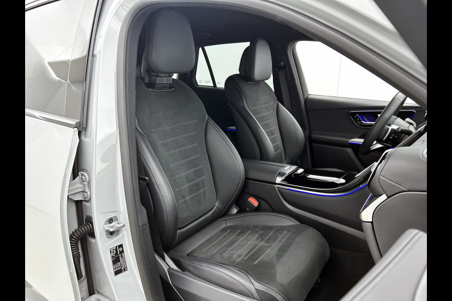 Mercedes-Benz GLC 300 e 4MATIC AMG Plug-In Hybride AMG Line | Night Pakket | Digital Licht | Trekhaak | Distronic | Memory Voorstoelen | Stoel en Stuurverwarming. Inclusief 24 maanden Mercedes-Benz Certified garantie voor Europa.