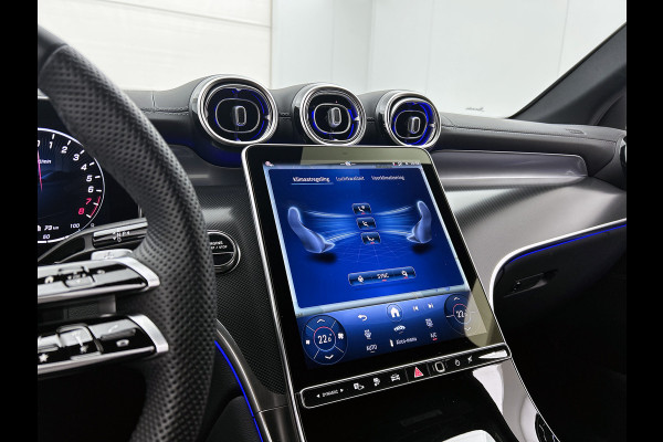 Mercedes-Benz GLC 300 e 4MATIC AMG Plug-In Hybride AMG Line | Night Pakket | Digital Licht | Trekhaak | Distronic | Memory Voorstoelen | Stoel en Stuurverwarming. Inclusief 24 maanden Mercedes-Benz Certified garantie voor Europa.