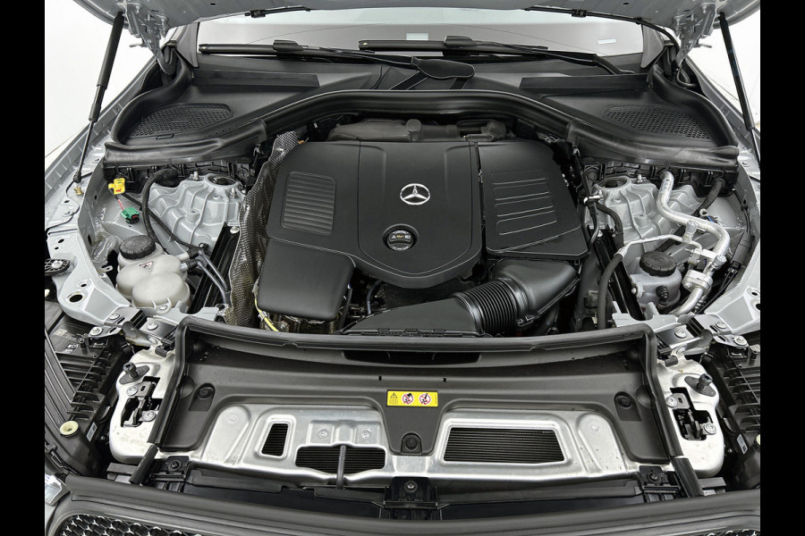Mercedes-Benz GLC 300 e 4MATIC AMG Plug-In Hybride AMG Line | Night Pakket | Digital Licht | Trekhaak | Distronic | Memory Voorstoelen | Stoel en Stuurverwarming. Inclusief 24 maanden Mercedes-Benz Certified garantie voor Europa.