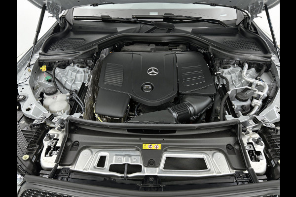 Mercedes-Benz GLC 300 e 4MATIC AMG Plug-In Hybride AMG Line | Night Pakket | Digital Licht | Trekhaak | Distronic | Memory Voorstoelen | Stoel en Stuurverwarming. Inclusief 24 maanden Mercedes-Benz Certified garantie voor Europa.