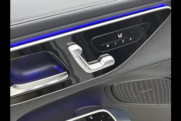 Mercedes-Benz GLC 300 e 4MATIC AMG Plug-In Hybride AMG Line | Night Pakket | Digital Licht | Trekhaak | Distronic | Memory Voorstoelen | Stoel en Stuurverwarming. Inclusief 24 maanden Mercedes-Benz Certified garantie voor Europa.