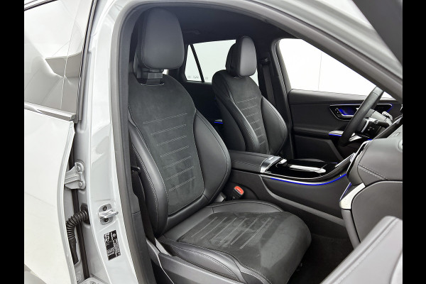 Mercedes-Benz GLC 300 e 4MATIC AMG Plug-In Hybride AMG Line | Night Pakket | Digital Licht | Trekhaak | Distronic | Memory Voorstoelen | Stoel en Stuurverwarming. Inclusief 24 maanden Mercedes-Benz Certified garantie voor Europa.