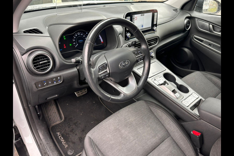 Hyundai Kona EV Fashion 64 kWh | SOH: 95,5% | Full LED | Blindspot | Elektr Stoelen | Two Tone White  - Darknight metallic |
