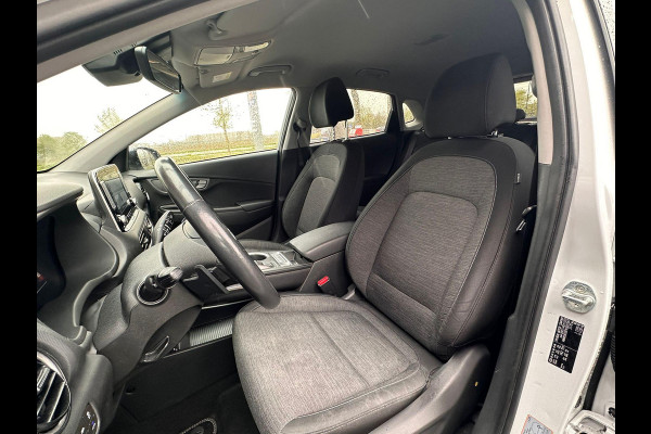 Hyundai Kona EV Fashion 64 kWh | SOH: 95,5% | Full LED | Blindspot | Elektr Stoelen | Two Tone White  - Darknight metallic |