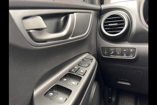 Hyundai Kona EV Fashion 64 kWh | SOH: 95,5% | Full LED | Blindspot | Elektr Stoelen | Two Tone White  - Darknight metallic |