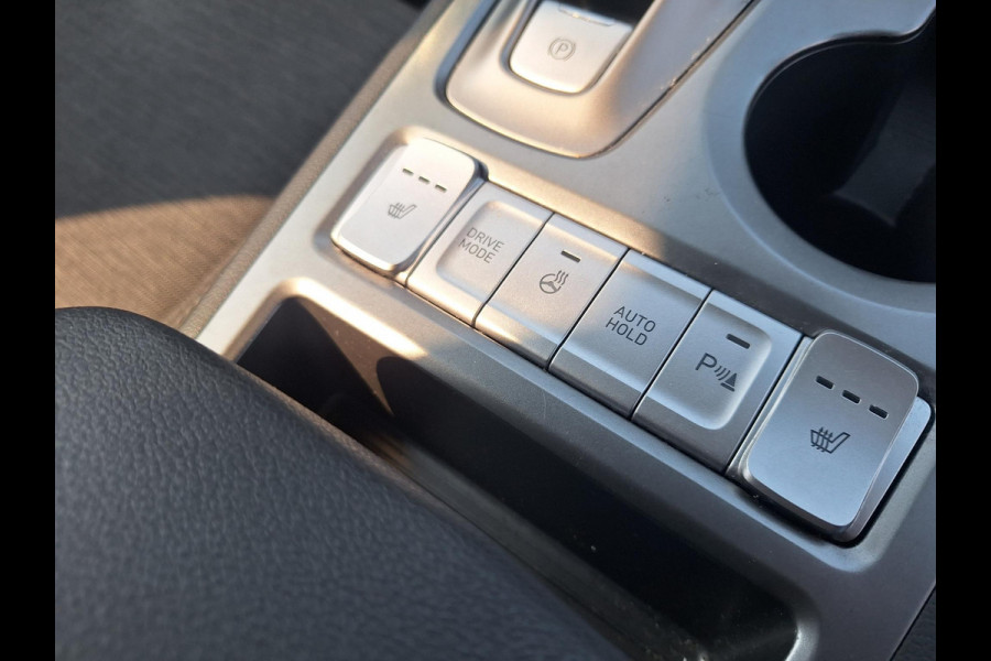 Hyundai Kona EV Fashion 64 kWh | SOH: 95,5% | Full LED | Blindspot | Elektr Stoelen | Two Tone White  - Darknight metallic |